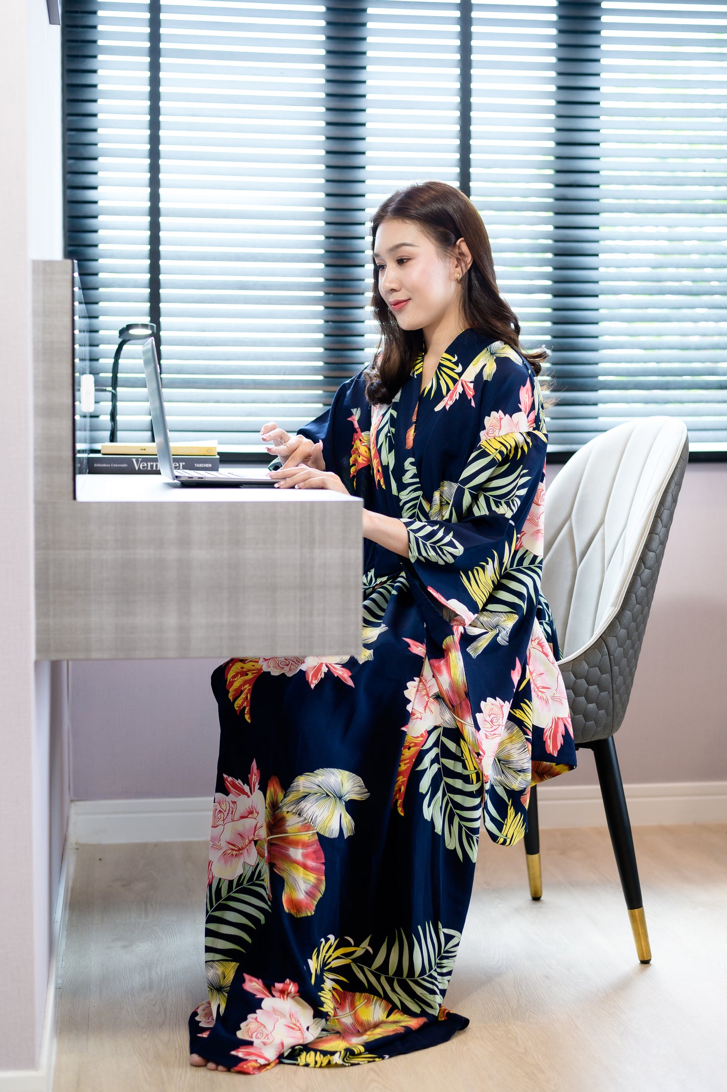 NA'RAK Women's Yukata Kimono Robe : Midnight Blue Floral
