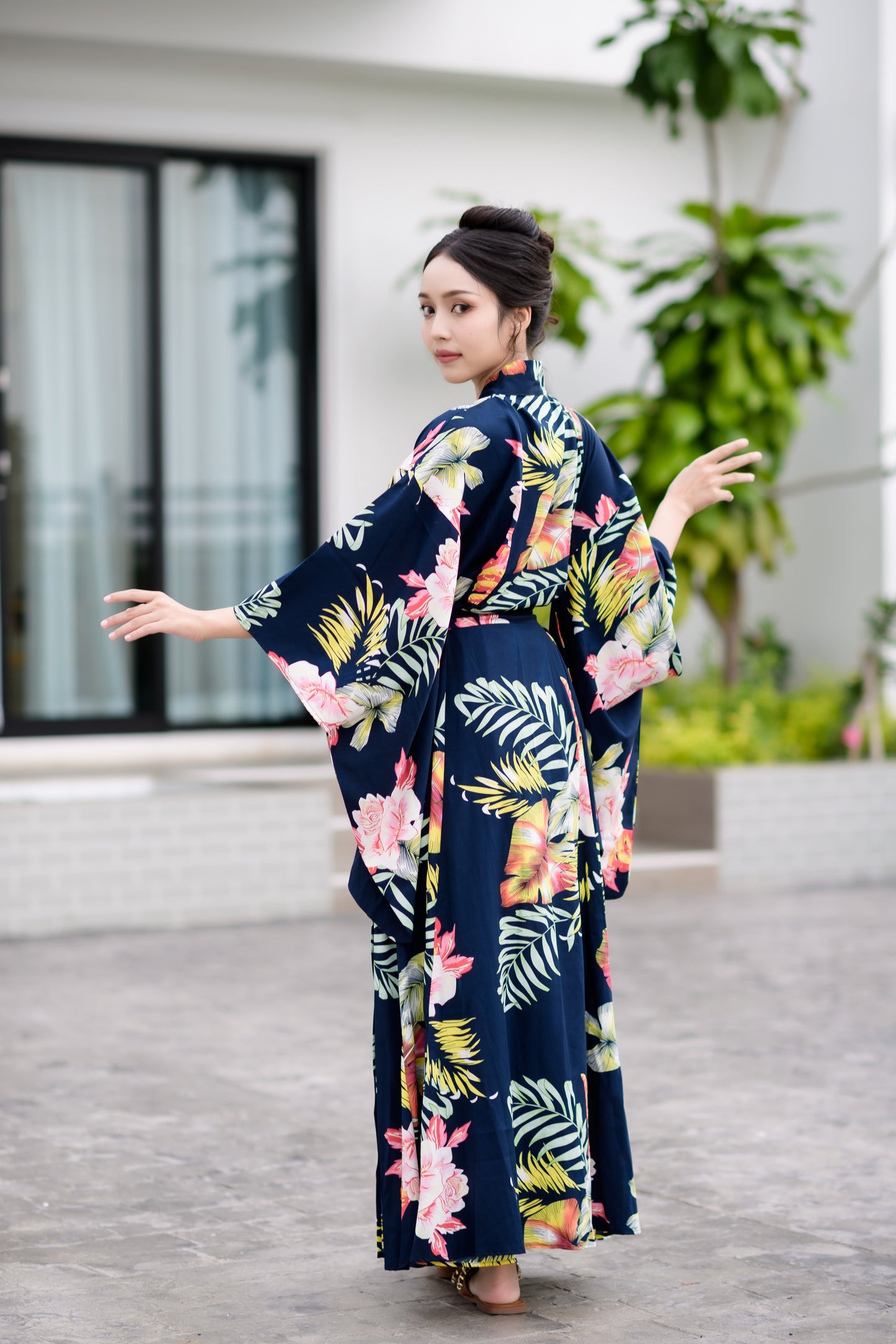 NA'RAK Women's Yukata Kimono Robe : Midnight Blue Floral